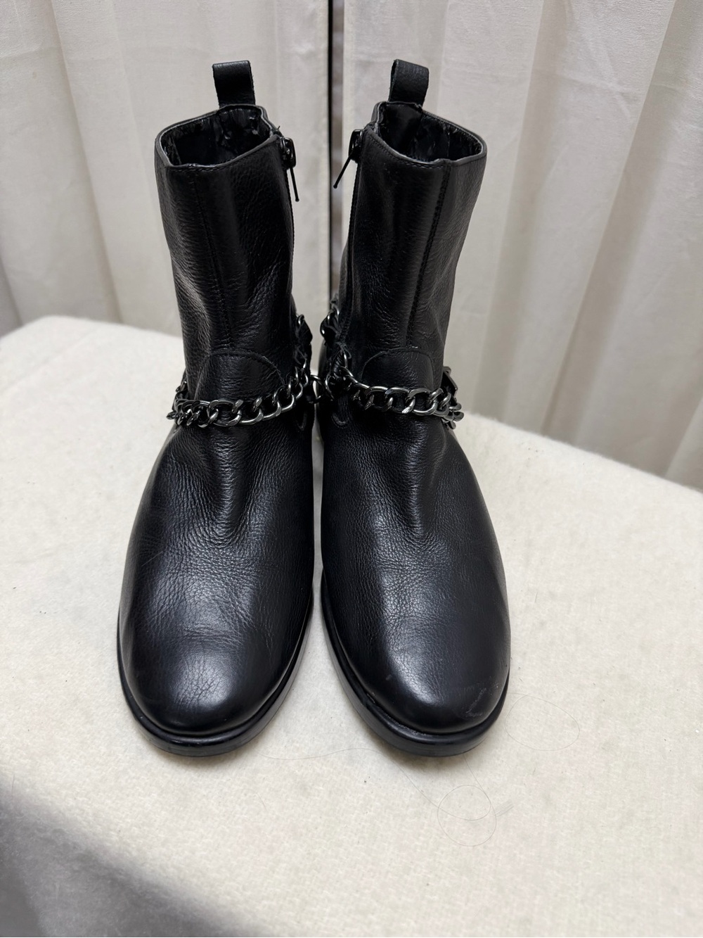 AEROSOLES Black Leather Chain-Trim Ankle Boots